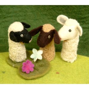 Grüne Blumenwiese - Filz-Landschaft für eine Filzfingerpuppe kaufen München, Blumenwiese Filzlandschaft kaufen Bayern, green flower meadow, landscape made of felt, natürliches Kinder-Spielzeug aus Filz, Filz-Landschaft für Filz-Tiere, grüne Blumenwiese Fi