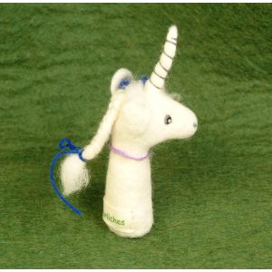 Filz-Fingerpuppe Einhorn mit blauer Schleife kaufen München, Filzfingerpuppe Einhorn kaufen Bayern, glove puppet unicorn handmade of felt, natürliches Kinder-Spielzeug aus Filz, Filz-Finger-Puppe Einhorn mit blauer Schleife 
