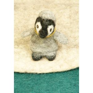 Filz-Fingerpuppe Pinguin-Baby kaufen München, Filzfingerpuppe kaufen Bayern, Pinguinbaby aus Filz, Handarbeit Fingerpuppen aus Filz, Felt, handmade glove puppet penguin made of felt, natürliches Kinder-Spielzeug aus Filz, Filz-Finger-Puppe Pinguin Baby