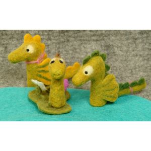 Filzfingerpuppe  grünes Drachenbaby kaufen München, Filz-Finger-Puppe Drache kaufen Bayern, Felt, glove puppet dragon made of felt, natürliches Kinder-Spielzeug aus Filz, Fingerpuppe aus Filz grünes Drachenbaby