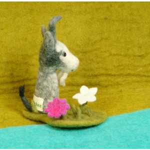 Filz-Fingerpuppe Ziege kaufen München, Filzfingerpuppe Ziege kaufen Bayern,  glove puppet goat made of felt, natürliches Kinder-Spielzeug aus Filz, Filz-Finger-Puppe Ziege, Filz-Tier, Filz-arbeit, Filzfingerpuppe Ziege auf der Wiese