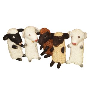 Filz-Fingerpuppe schwarzes Schaf kaufen München, schwarzes Schaf aus Filz, black sheep made of felt, natürliches Kinder-Spielzeug aus Filz, Filz-Finger-Puppe Schaf, Filz-Tier, Filzfingerpuppe schwarzes Schaf