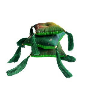 Hochwertige Klangschalen-Kissen moosgrün 11x11x4 cm, hilft dem guten Ton der Klangschale. Das weiche und zugleich feste Klangschalen-Kissen ist die optimale Unterlage für die hoch geschätzte singing bowl.