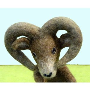 Filz-Fingerpuppe Widder kaufen München, Steinbock aus Filz kaufen Bayern, Handgemachte FingerpuppeWidder kaufen BRD, glove puppet: ram - handmade of felt, natürliches Kinder-Spielzeug aus Filz, Filz-Finger-Puppe Widder, Filzfingerpuppe Widder