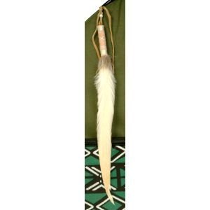 Feder-Schmuck weißer Hahn, weißes Garn, Hahnenfeder kaufen München, weiße Feder mit blauem Garn kaufen München, Federn kaufen München, Schmuckfeder, Schmuck-Feder kaufen, Feder-schmuck kaufen, Federschmuck weißer Hahn mit weißem Garn