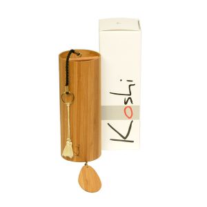 Original Koshi Klangspiel Aria Luft aus Bambus mit hellgelbem Logo-Punkt für Klangtherapie, Windspiel Aria kaufen Bayern, pentatonisch gestimmtes Koshi Aria, carillons, wind chime Aria, Koshi-Sphäre Aria, Koshi Raumklang Aria, Koshi Glockenspiel Luft