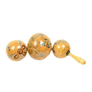 Medium Kalebasse mit Schlange, Spirale und gelber Banderole kaufen München, Kokosrassel für schamanische Arbeit kaufen Bayern, Kalebasse-Shaker kaufen Erding, Maraca, Rumba-Rassel kaufen BRD, Rattle, Kokos-Rassel mit Schlange, Spirale und gelber Banderole
